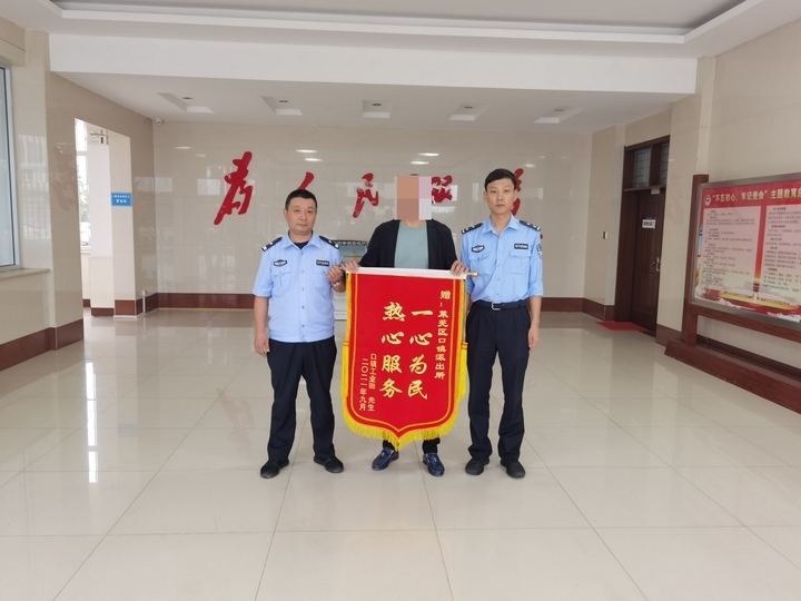 一男子买彩票八千万输跳楼,山东一男子买300元彩票没中奖