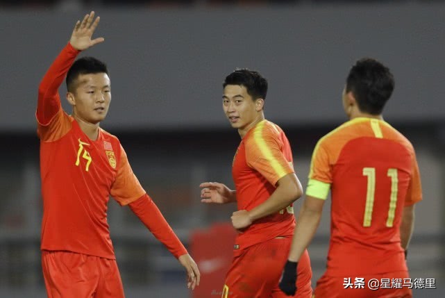 比国足更糙？国奥球员2次神级停球失误看呆球迷，网友：正常水平