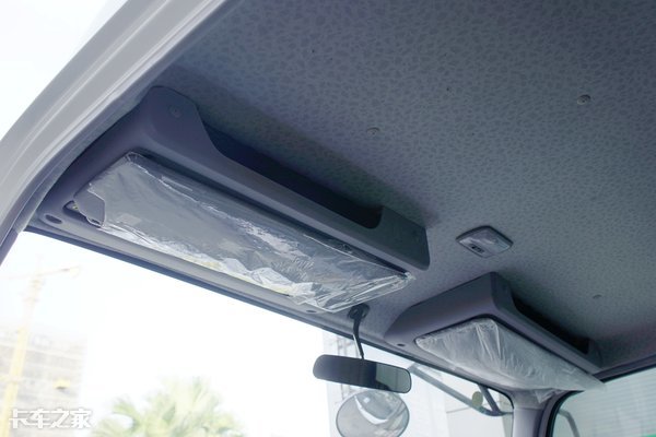 庆铃五十铃600p内饰,轻卡庆铃m600和m100区别买哪个好