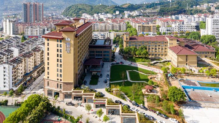 宜昌这个地方产美女，有一个大家都认识，现在还能让熊孩子涨知识