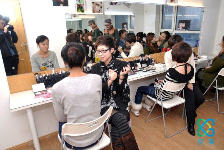 化妆品市场前景如何,千亿美妆市场新商机