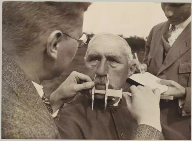 二战期间，希特勒为了鉴别犹太人，用的这个方法很耻辱却很有效