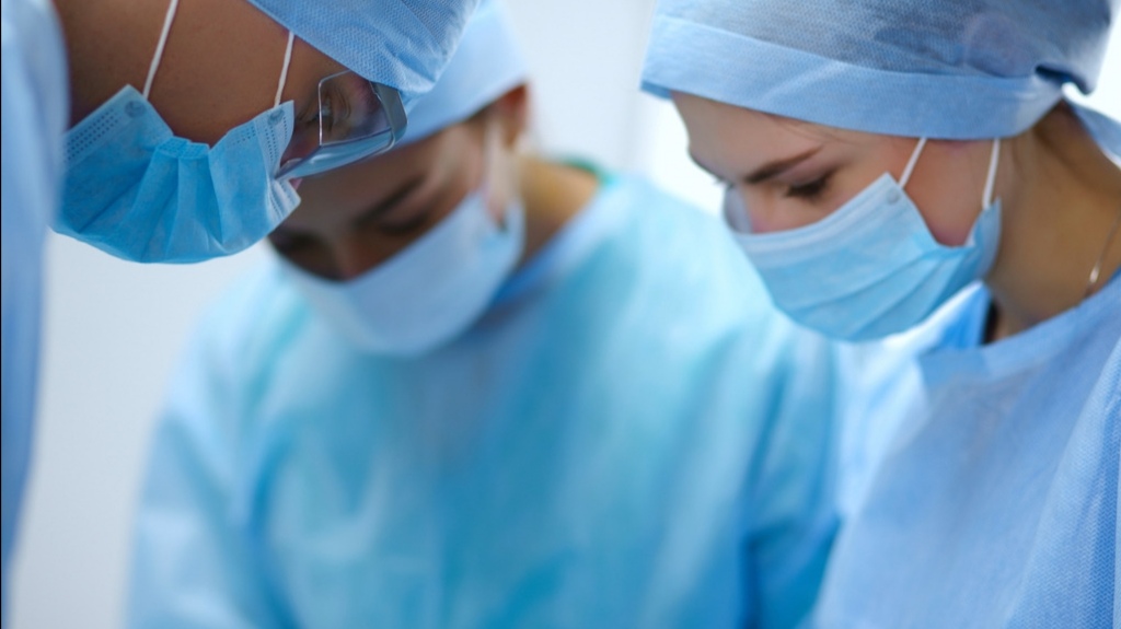 结肠癌有哪些症状？直肠癌又有哪些症状？确诊后要尽快手术吗？