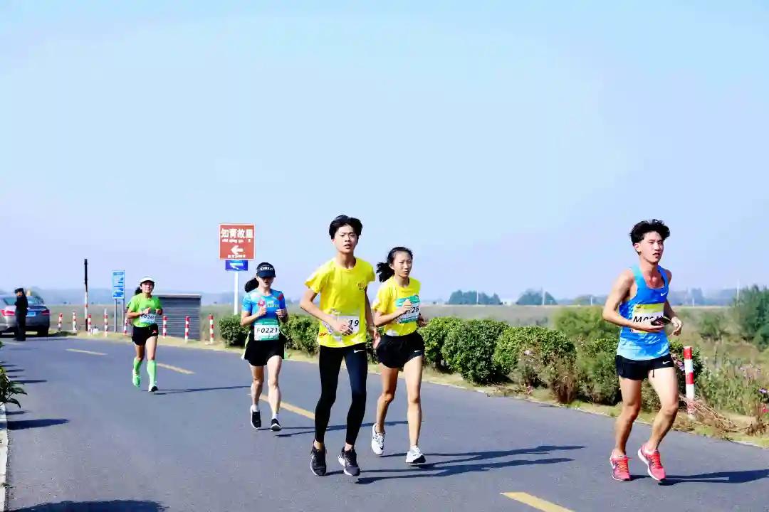 跑马拉松如何跑得又快又好,跑马拉松跑特别快