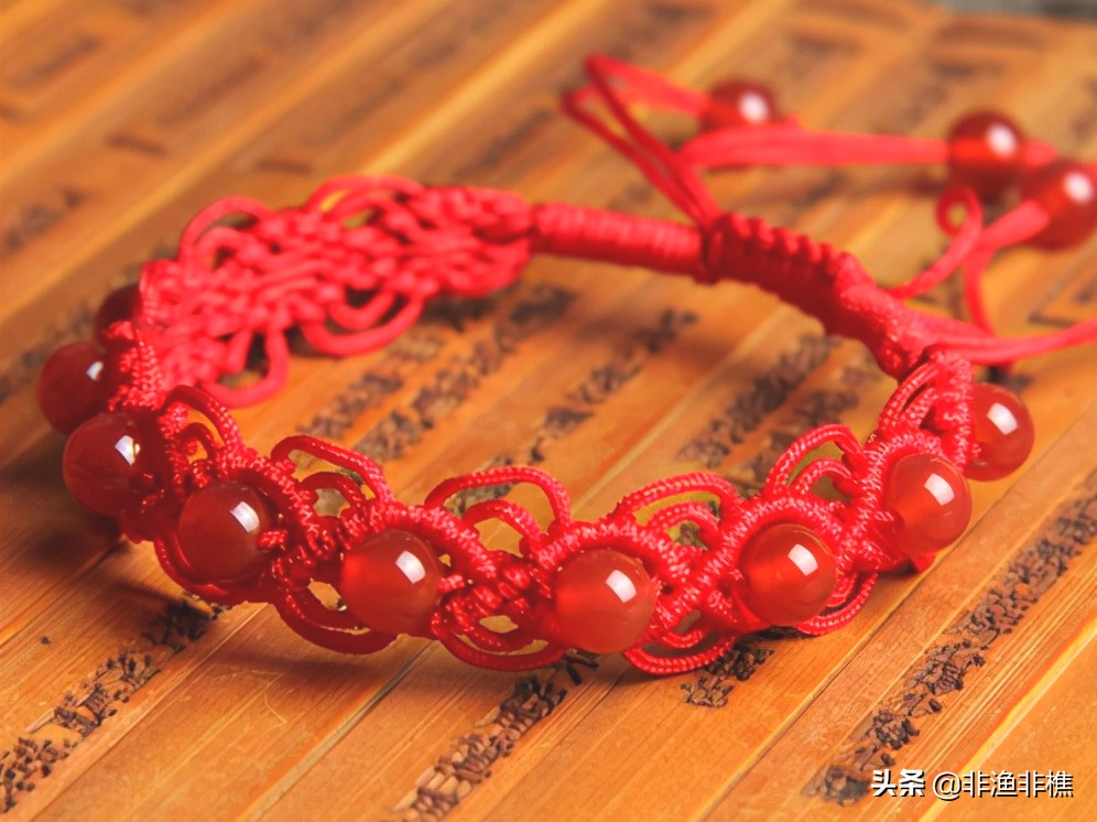 本命年为啥要穿红色衣服,本命年要穿红色衣服什么意义呢