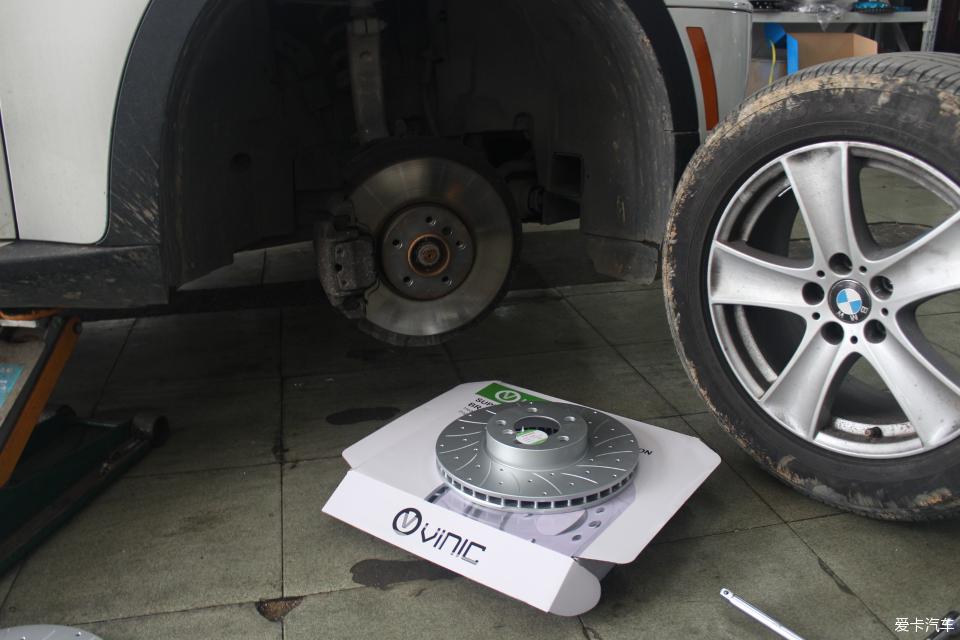 宝马x5前刹车盘标准厚度,宝马x5更换手制动电脑