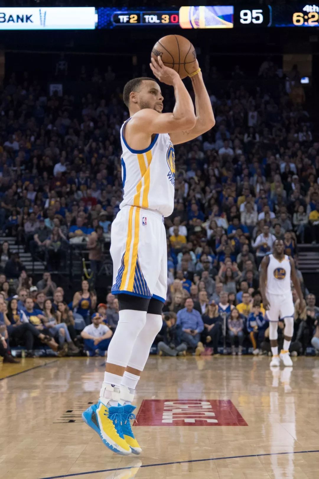 三十而逆——回顾StephenCurry的生日版战靴