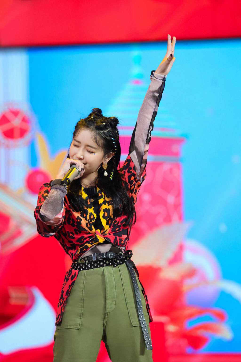 阚清子黑白运动装,阚清子穿衣真是新潮又酷飒