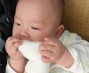 宝宝爱脱袜子光脚,宝宝为啥爱脱鞋