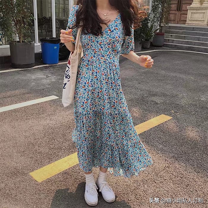 夏天喜欢穿裙子的女生什么心理,夏天喜欢穿裙子又怕冷