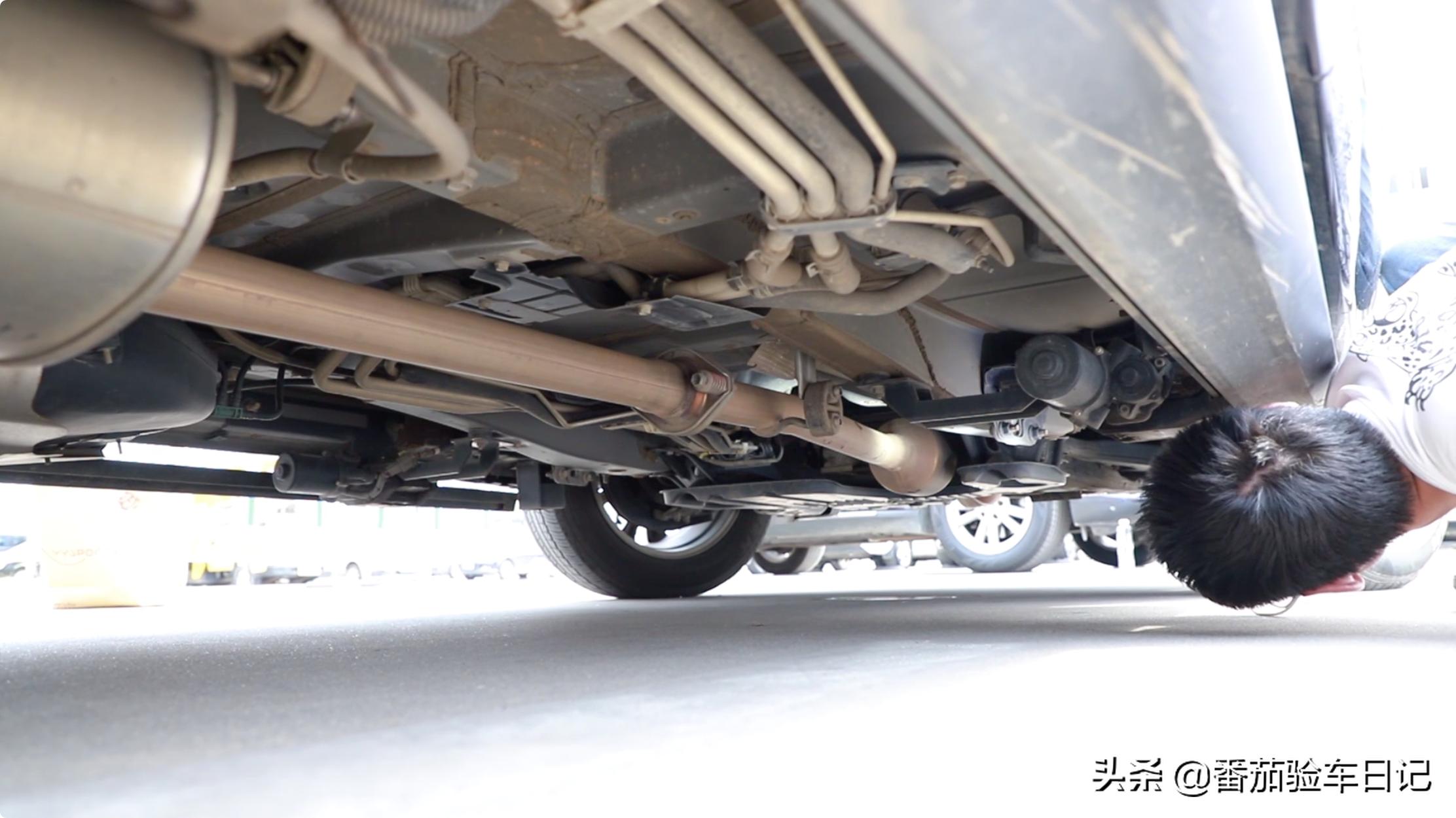 帮客户检测不到两年的丰田汉兰达，价格略高但是车况很值