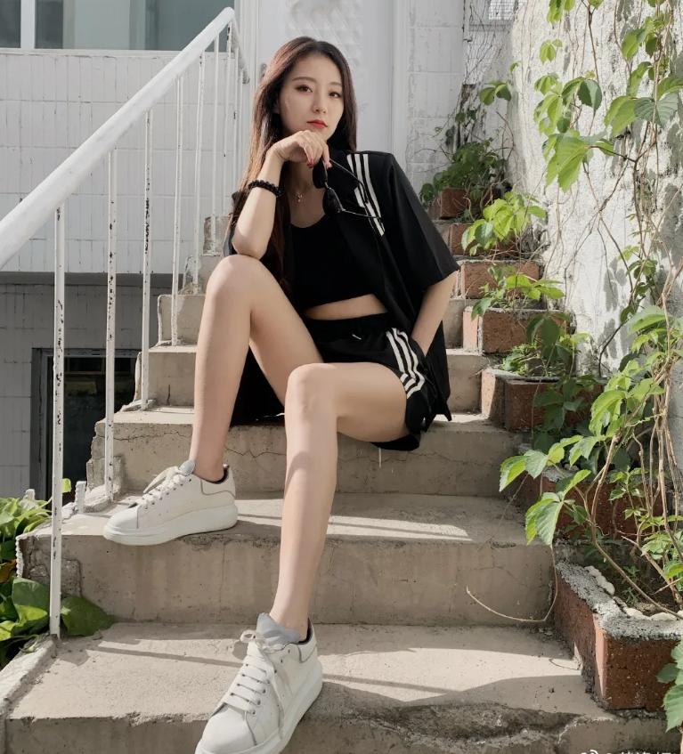 2017年广东拉拉队队长,广东东莞2014拉拉队图片