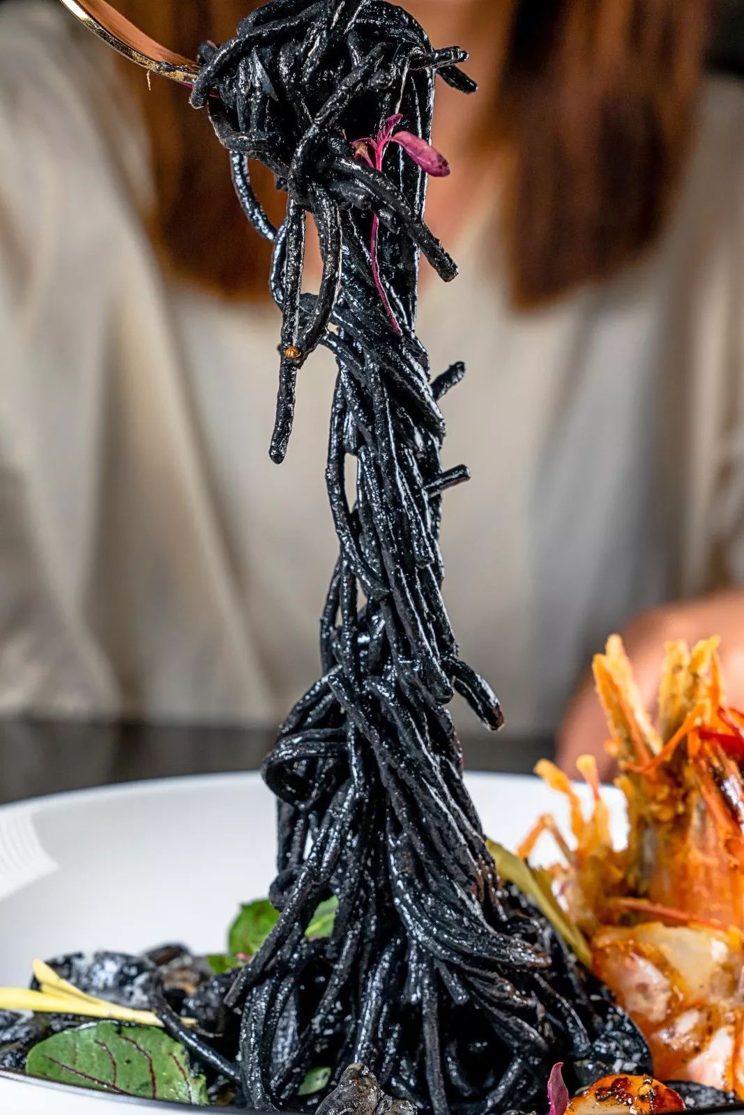 召唤佛山大胃王！足足八层高XXXXXL号大力水手汉堡，全部吃完免单