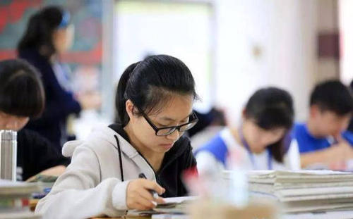 上初三后成绩一落千丈了怎么办,初中毕业了成绩很差怎么补