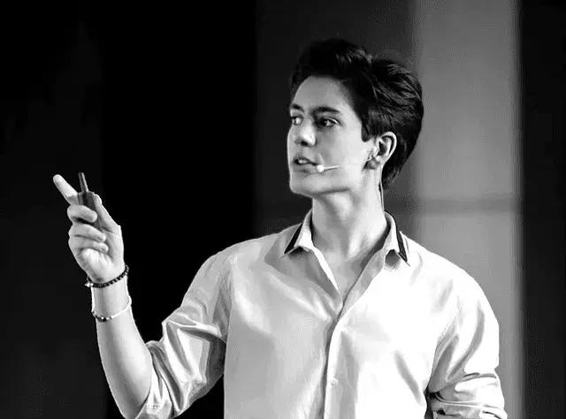 英国年轻霸道总裁,英国的开挂人生