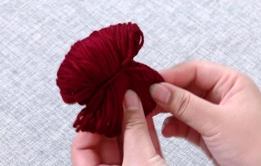 旧毛衣改造帽子编织方法,如何用旧毛衣做帽