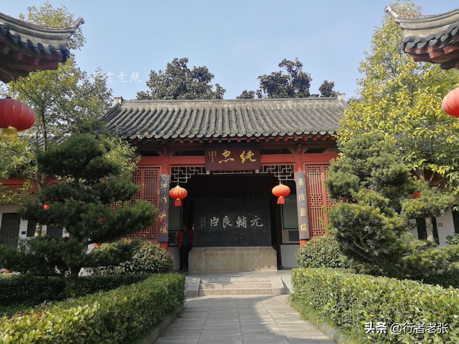 历史上被誉为宰相之杰的张居正是江陵人，他的故居就在荆州古城