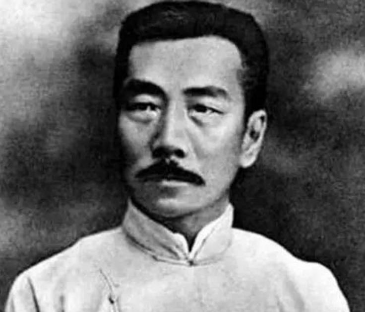 朝携轻棹穿云去，暮背寒塘戴月回丨再读《朝花夕拾》有感