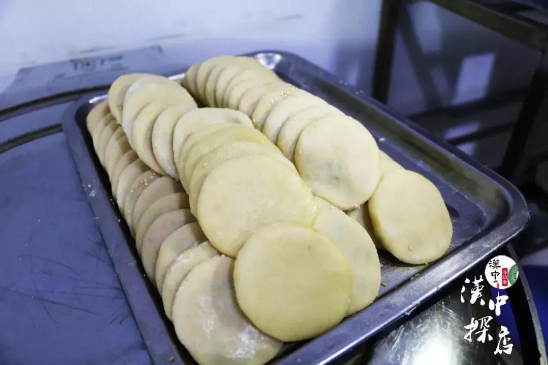 汉中80后退伍军人转行卖馅饼，顾客从早排到晚