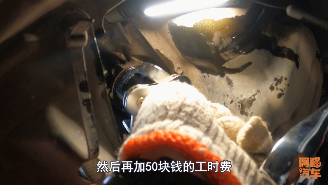 汽车大灯为什么会起雾进水,汽车大灯起雾真的正常吗