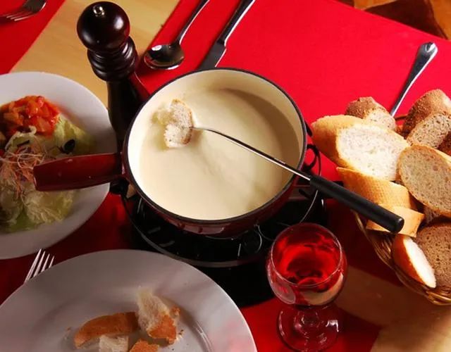 芝士奶酪是酸的吗,芝士奶酪是甜的还是咸的