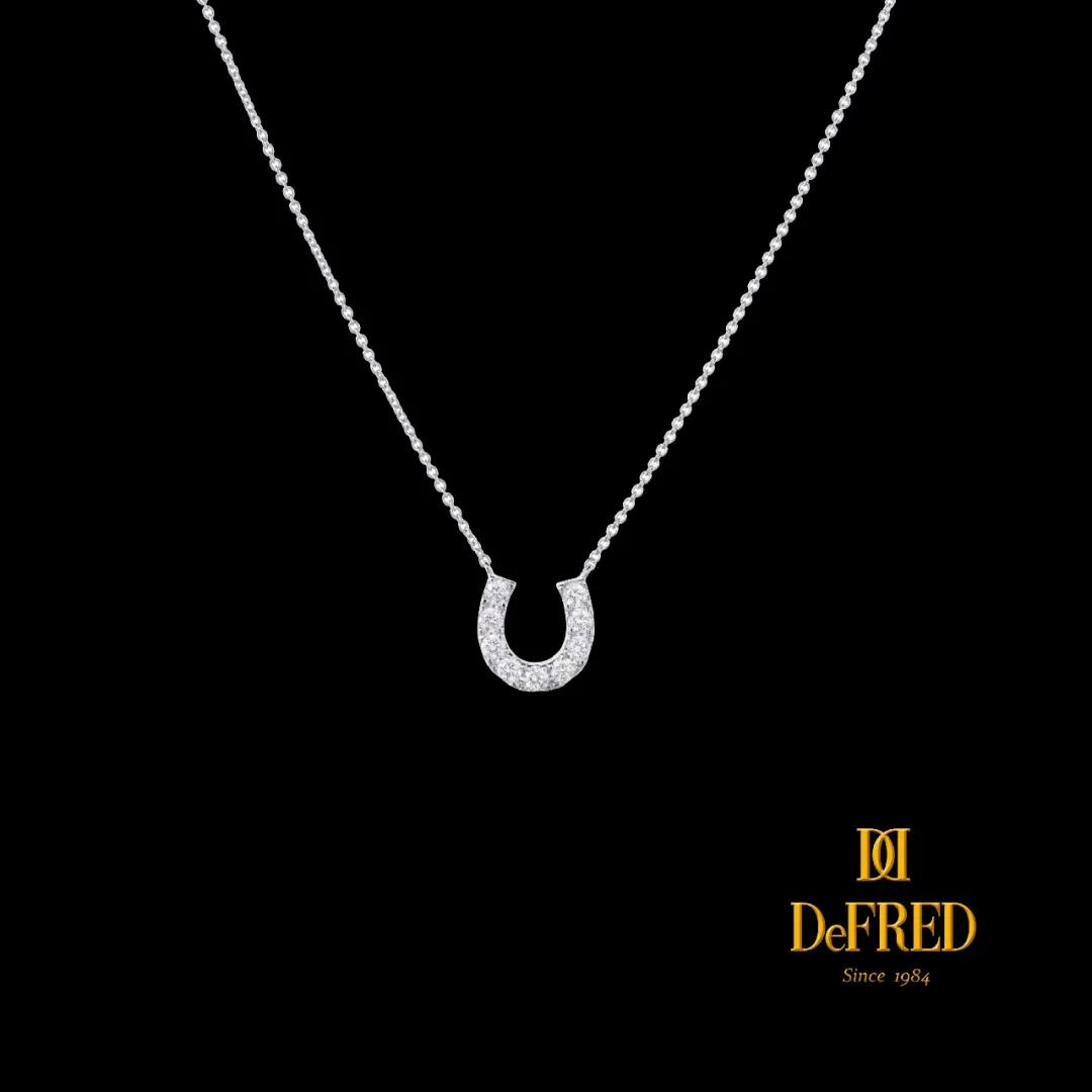 关之琳香港佳士得珠宝 (关之琳戴天价珠宝)