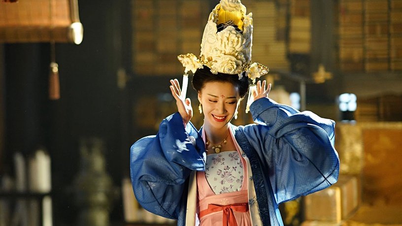 清平乐张贵妃粉色头冠,清平乐张贵妃满头珍珠