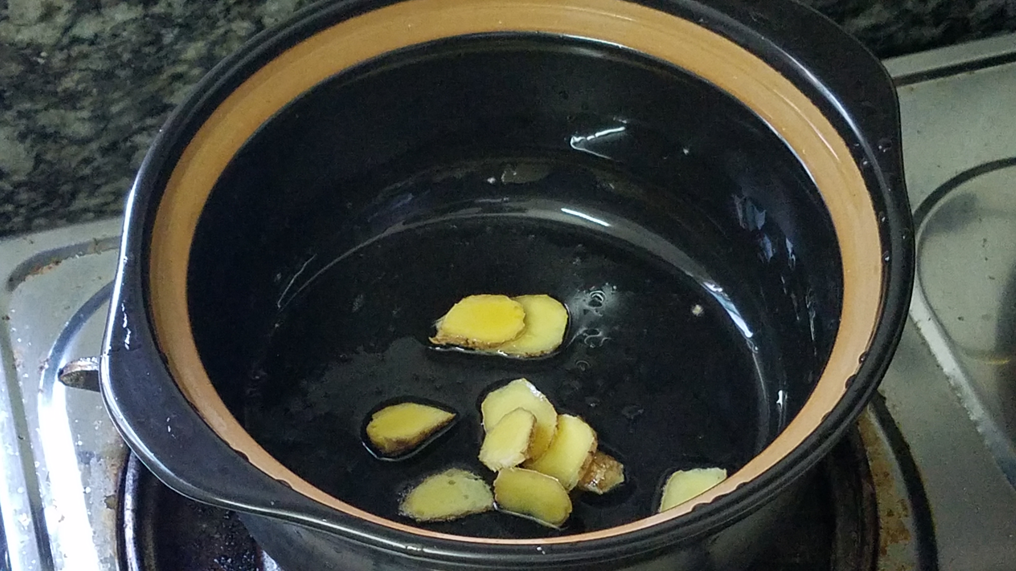 广东正宗盐焗鸡翅成品做法,家常盐焗鸡翅的简单做法