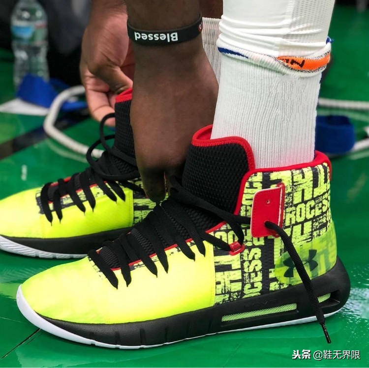 鍦ｈ癁鐗硅緫绌挎惌,鍦ｈ癁鏂板勾绌挎惌鐗硅緫