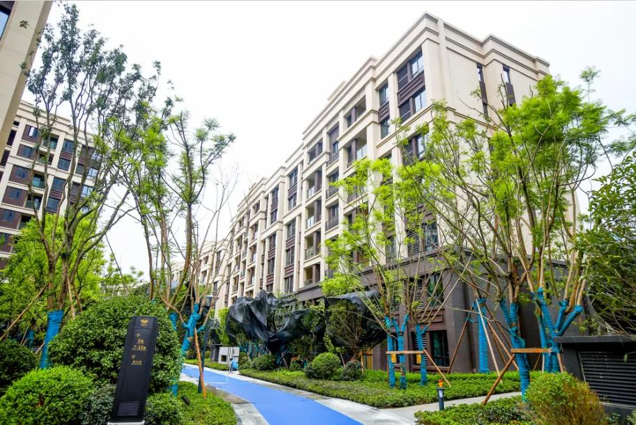 纠结两个楼盘怎么选,纠结选哪个楼盘