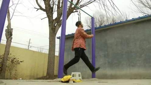 公园治疗颈椎病的锻炼方法,公园健身器材锻炼颈椎的