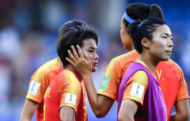 女足夺得亚洲杯冠军后孙雯的反应,孙雯祝贺女足夺冠