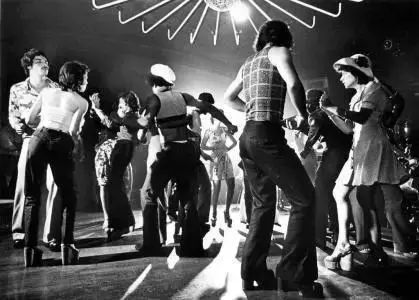 故城时光丨售票员喊着“俱乐部到了,下车咯