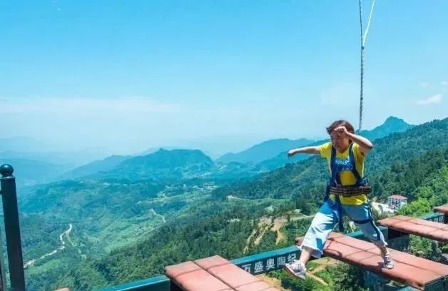 大连棠梨乐游谷悬崖秋千图片,大连棠梨乐游谷步步惊心