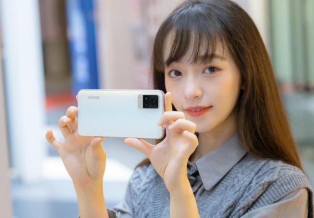 目前最强的三款旗舰手机推荐,目前最建议入手的三款手机