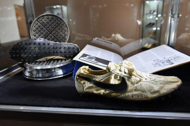 史上最贵的跑鞋冰火两重天,史上最贵的破二跑鞋