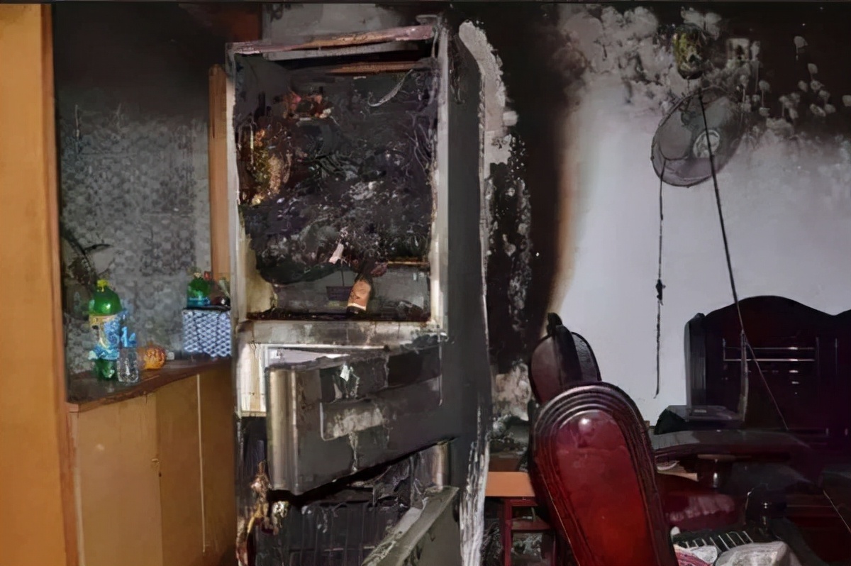 电冰箱压缩机爆炸视频,冰箱压缩机爆炸的威力有多大