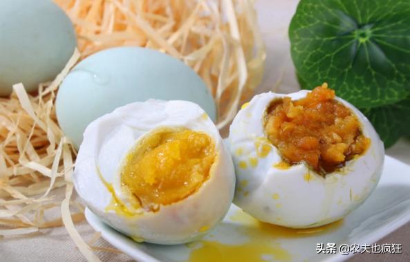 央视“报道”的海鸭蛋和咸鸭蛋有啥区别?为何海鸭蛋一戳就流油?