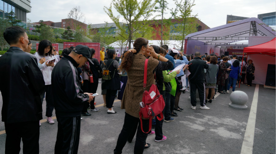 团购火爆场面,家居建材抢购会