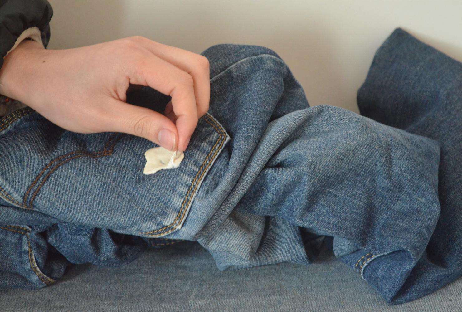 用84怎么去除白衣服上的顽固污渍,棉白衣服上的污渍怎么去除小窍门