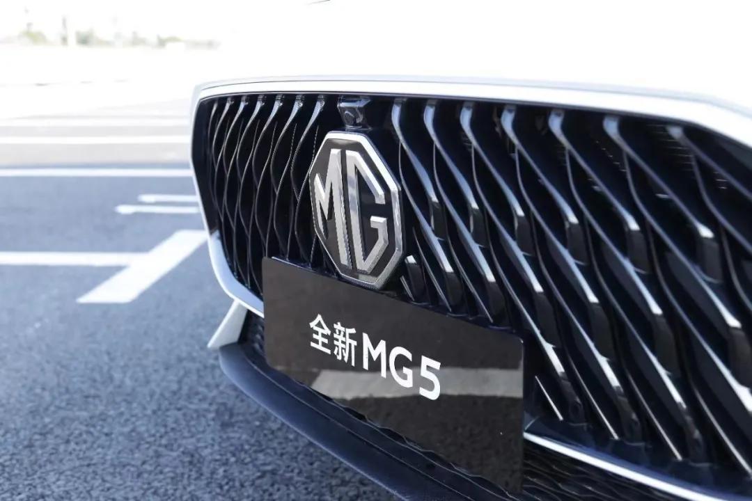 mg5旗舰版试驾,特价mg5手动