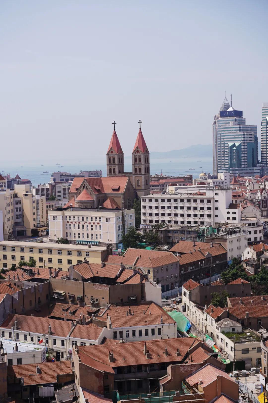 青岛的海给人很惬意,夏天青岛的海边热吗