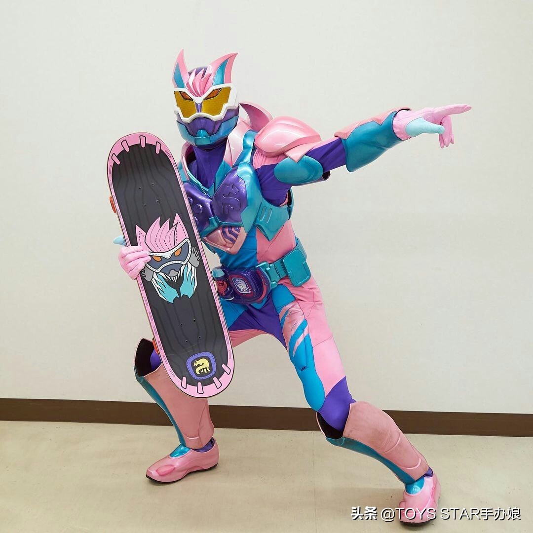 《假面骑士利维斯》原本要退场的他，竟然成为了三骑