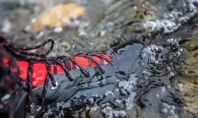 探路者鞋子能登山吗,爬山装备五月