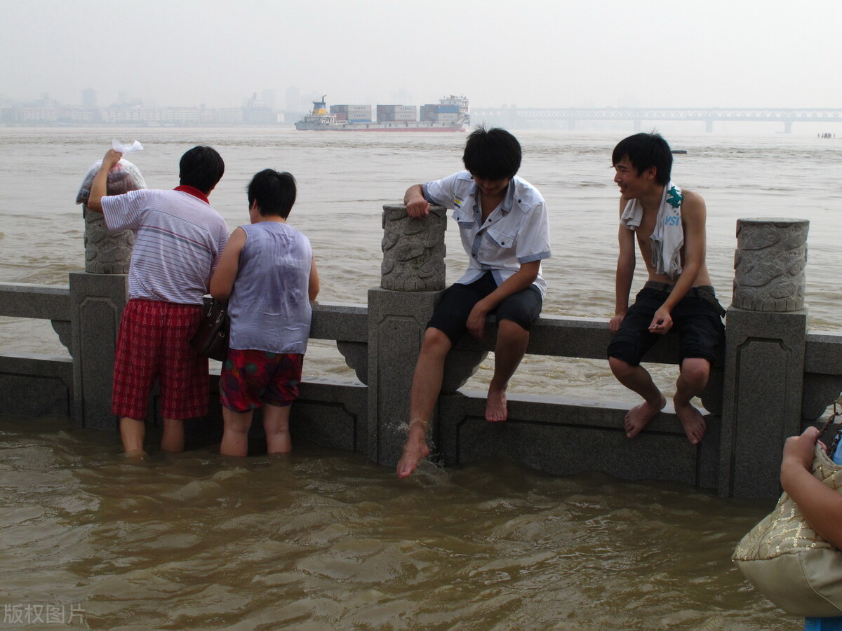 丹江口水库会减少长江水量吗,丹江口水库是亚洲第一大水库吗