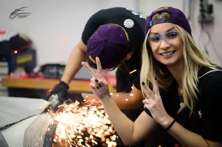 自从坐上了小姐姐的GT-R之后，天天都能体验速度与激情的快感