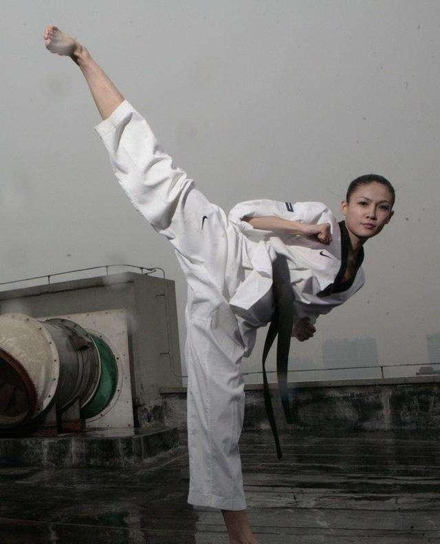 张蓝心瘦腿的方法,张蓝心的腿法图解