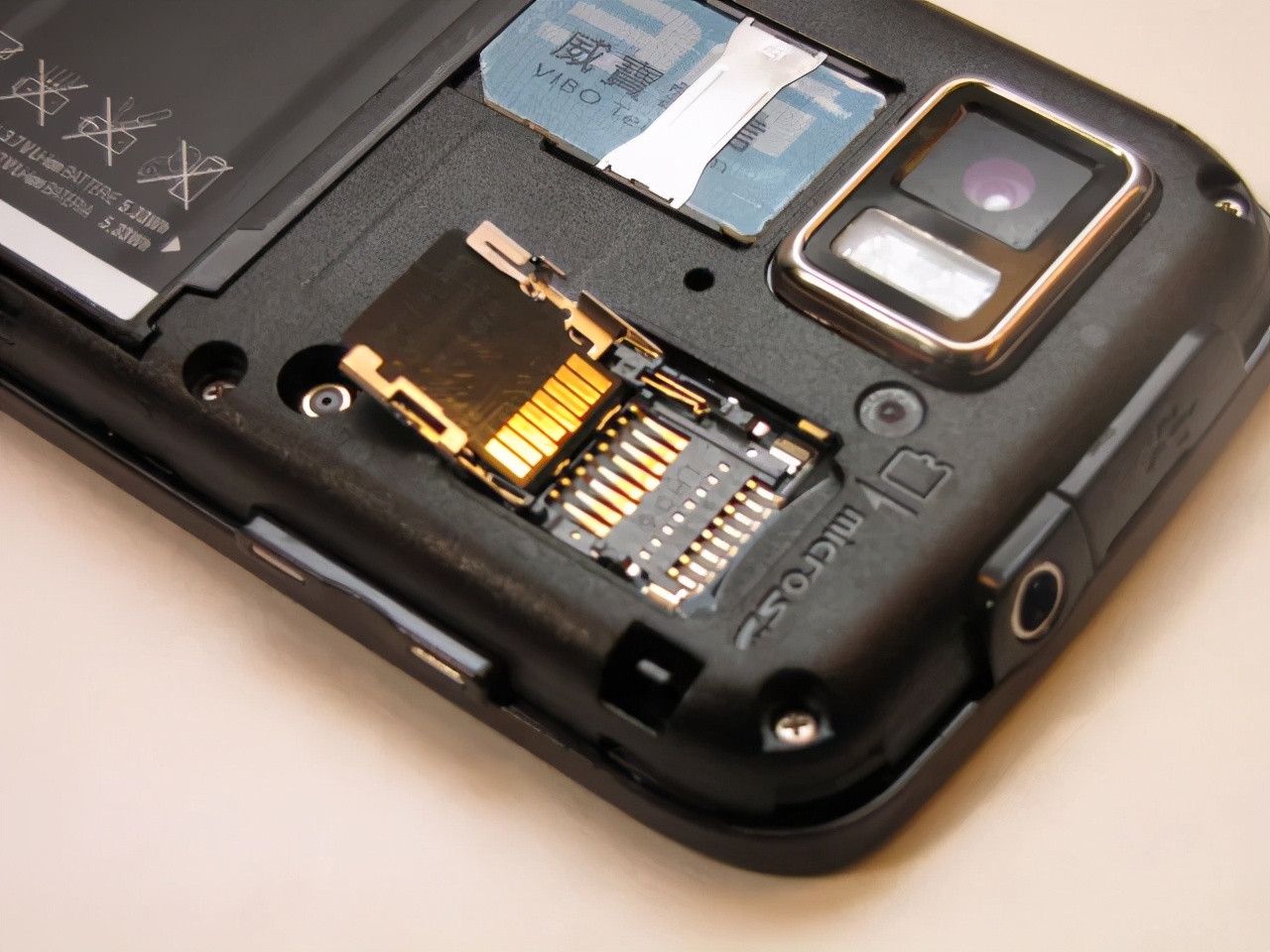 手机内存卡消失几年了,现在的手机内存卡和以前的一样吗