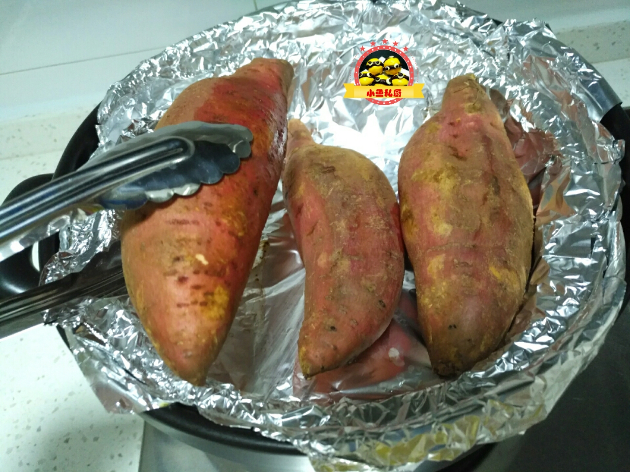 在家如何用砂锅烤红薯,烤红薯原来这么简单只用电饭煲