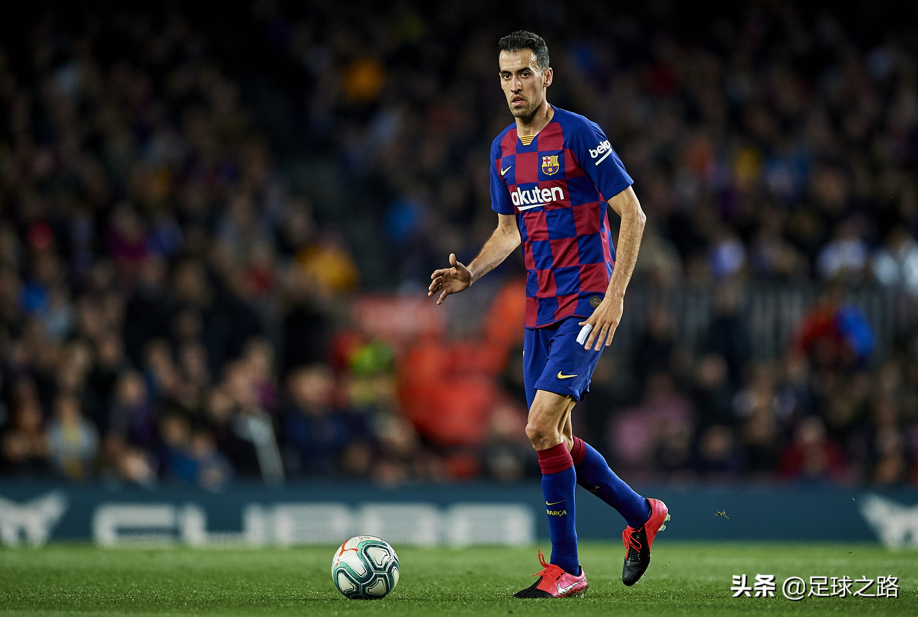 边后卫的传球与接应策略,后卫进攻路线选择